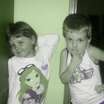 Karolinka i Mateuszek - małe rozrabiaki.